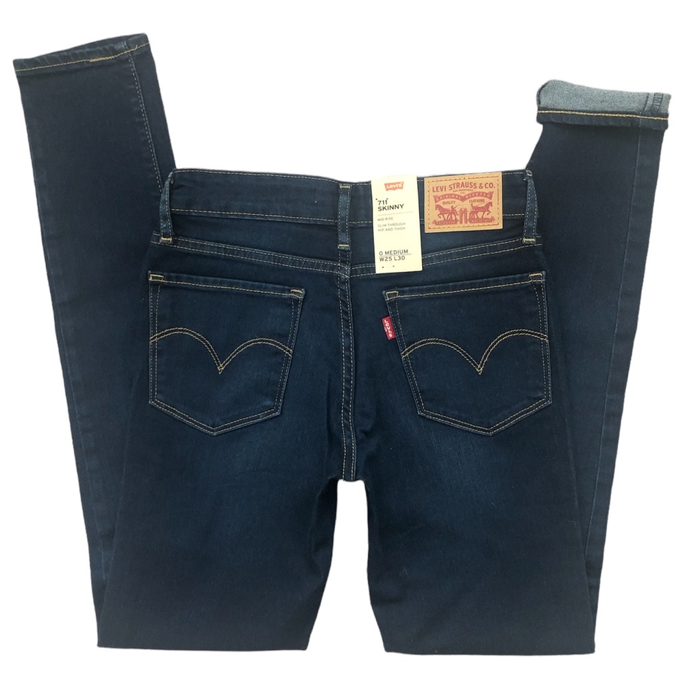 LEVI’S 711 SKINNY, MID RISE, SLIM THROUGH, HIP AND THIGH / 0 MEDIUM / W2… 🍂
